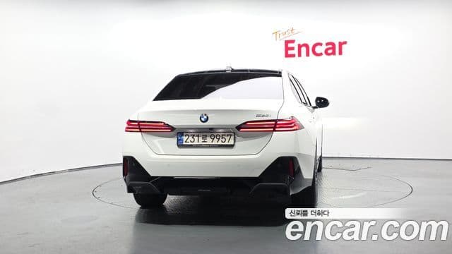 BMW 5 Series 2023 — ფოტო 4/20