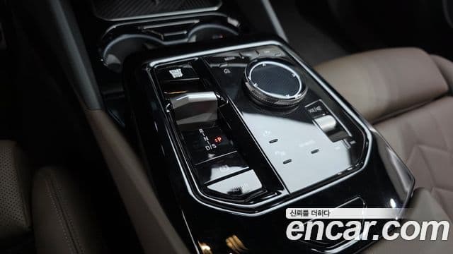 BMW 5 Series 2023 — ფოტო 9/20