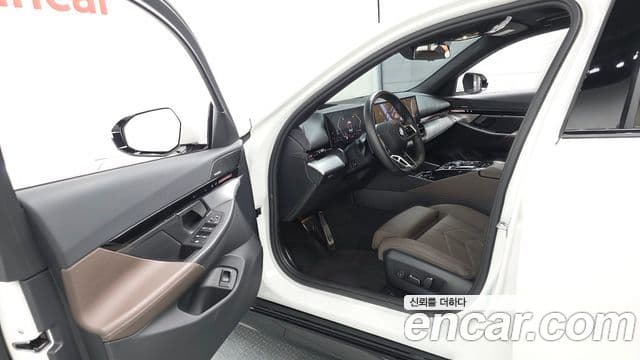 BMW 5 Series 2023 — ფოტო 10/20