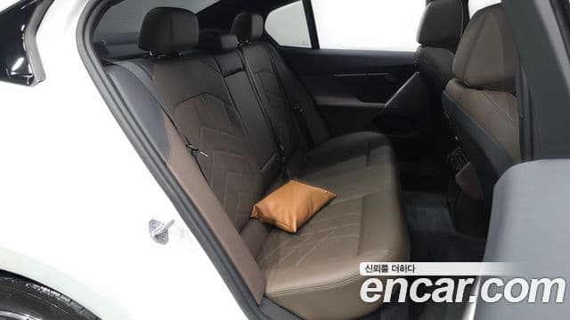 BMW 5 Series 2023 — ფოტო 12/20