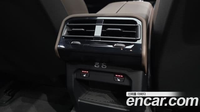 BMW 5 Series 2023 — ფოტო 19/20