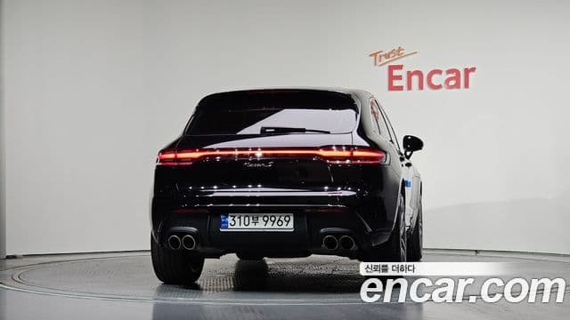Porsche Macan 2023 — Фото 4/20