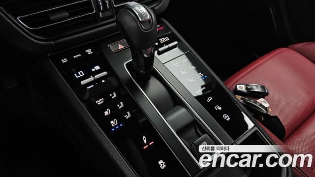 Porsche Macan 2023 — Фото 9/20