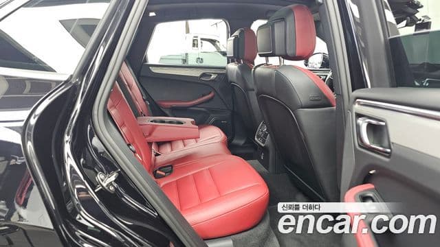 Porsche Macan 2023 — Фото 12/20