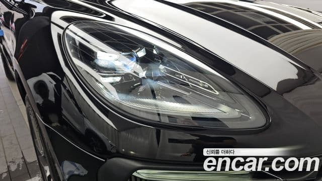 Porsche Macan 2023 — Photo 27/34