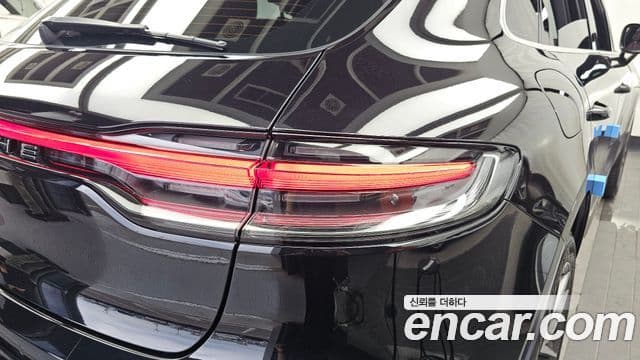Porsche Macan 2023 — Photo 31/34