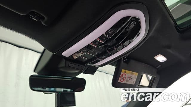 Porsche Macan 2023 — Photo 10/34