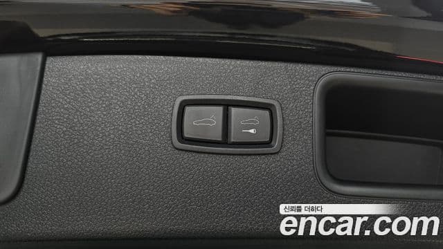Porsche Macan 2023 — Photo 8/34