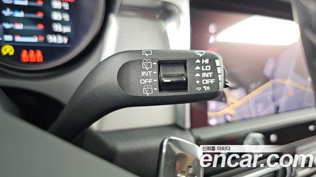 Porsche Macan 2023 — Photo 33/34