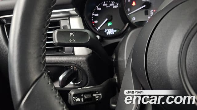 Porsche Macan 2023 — Photo 18/34