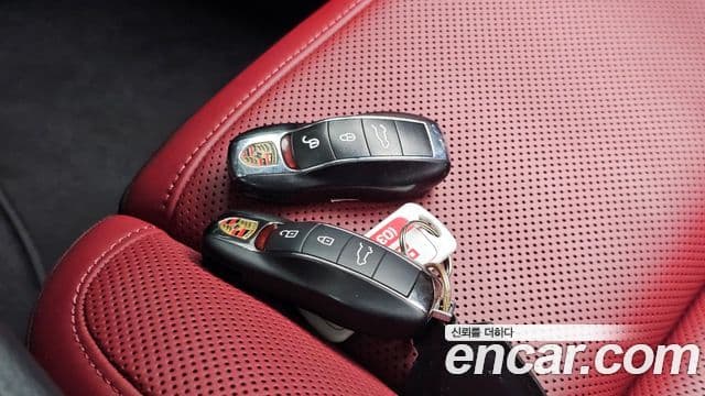 Porsche Macan 2023 — Photo 13/34