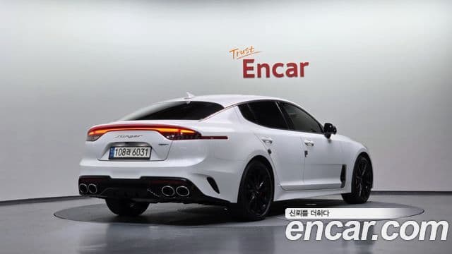 Kia Stinger 2021 — Фото 2/20