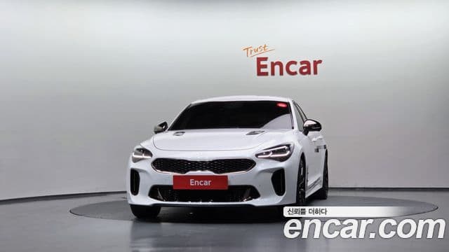 Kia Stinger 2021 — Фото 3/20