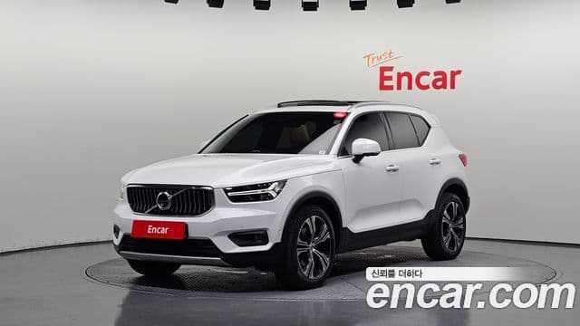 Volvo XC40 2021 — ფოტო 4/20