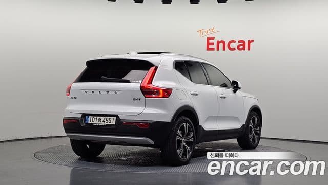 Volvo XC40 2021 — ფოტო 16/20