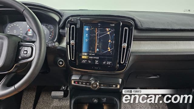 Volvo XC40 2021 — ფოტო 11/20