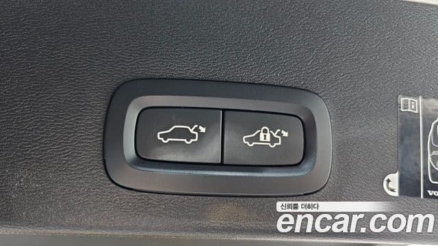 Volvo XC40 2021 — ფოტო 3/20