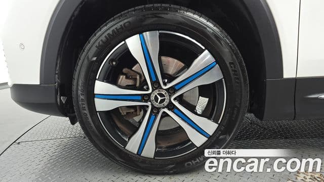 Mercedes-Benz EQB 2022 — ფოტო 30/34