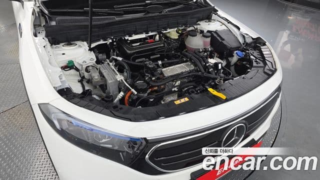 Mercedes-Benz EQB 2022 — ფოტო 32/34