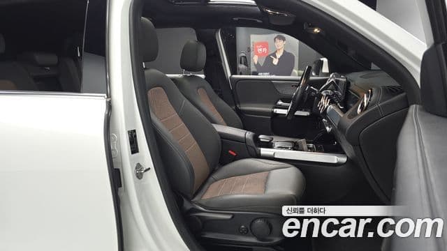 Mercedes-Benz EQB 2022 — ფოტო 26/34