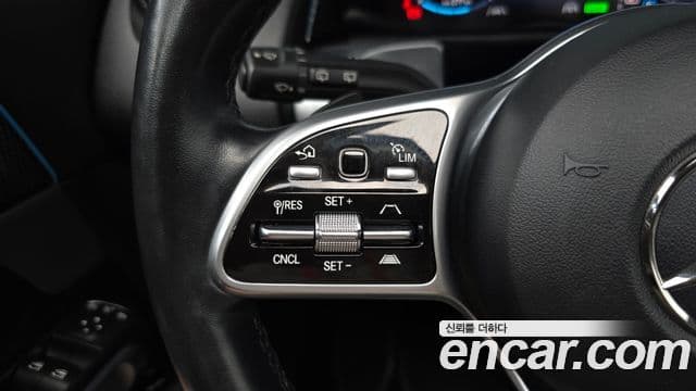 Mercedes-Benz EQB 2022 — ფოტო 11/34