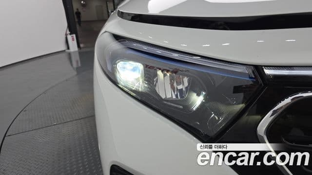 Mercedes-Benz EQB 2022 — ფოტო 24/34