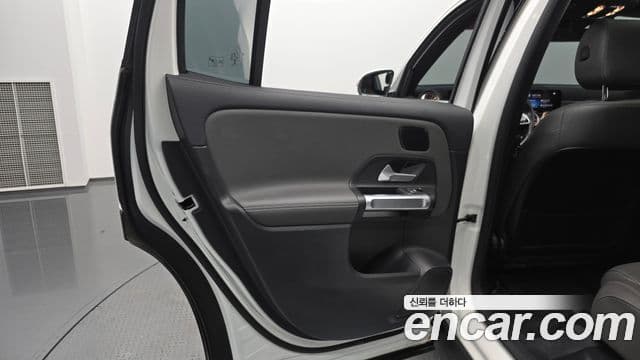 Mercedes-Benz EQB 2022 — ფოტო 2/34