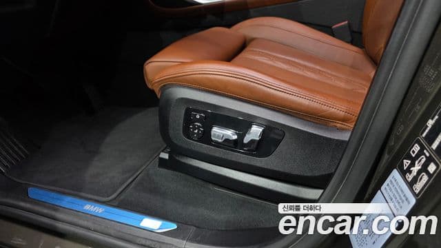 BMW X7 2022 — ფოტო 28/40