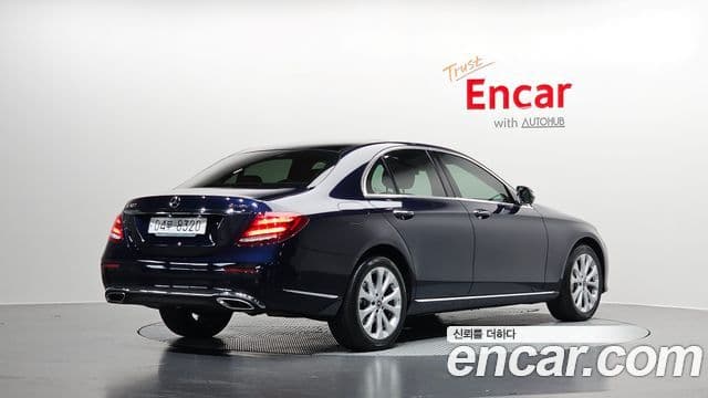 Mercedes-Benz E-Class 2019 — ფოტო 2/20