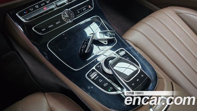 Mercedes-Benz E-Class 2019 — ფოტო 9/20