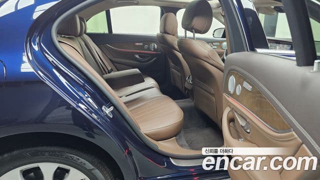 Mercedes-Benz E-Class 2019 — ფოტო 11/20