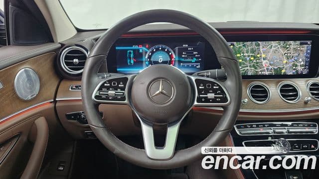 Mercedes-Benz E-Class 2019 — ფოტო 13/20