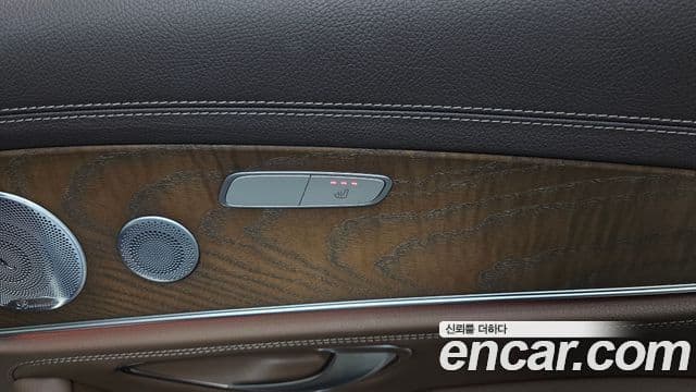 Mercedes-Benz E-Class 2019 — ფოტო 16/20