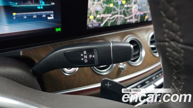 Mercedes-Benz E-Class 2019 — ფოტო 18/20