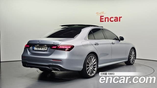 Mercedes-Benz E-Class 2022 — ფოტო 2/20
