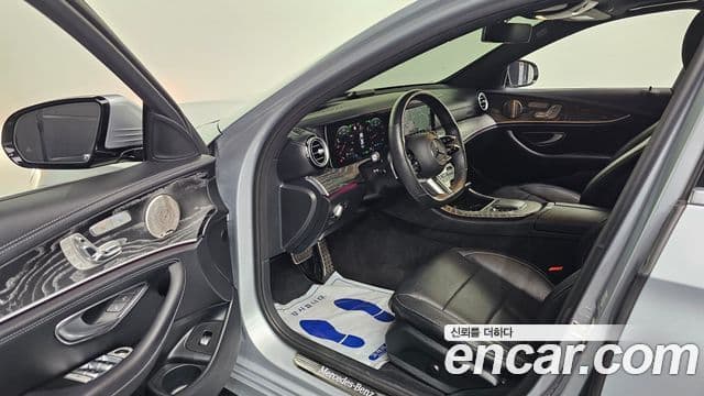 Mercedes-Benz E-Class 2022 — ფოტო 10/20