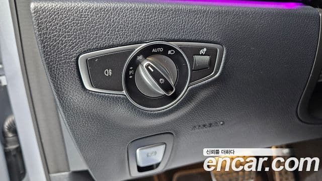 Mercedes-Benz E-Class 2022 — ფოტო 15/20