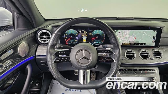 Mercedes-Benz E-Class 2022 — ფოტო 17/20