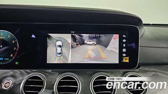 Mercedes-Benz E-Class 2022 — ფოტო 19/20