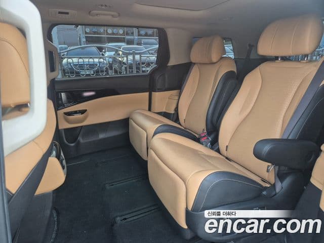 Kia Carnival 2021 — Фото 19/20