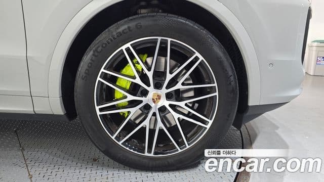 Porsche Cayenne 2024 — Photo 30/32