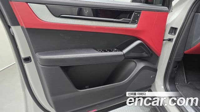 Porsche Cayenne 2024 — Photo 21/32