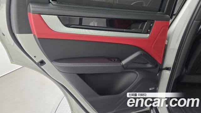 Porsche Cayenne 2024 — Photo 27/32