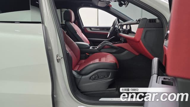 Porsche Cayenne 2024 — Photo 29/32