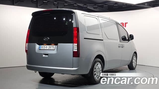Hyundai Staria 2023 — Фото 2/20