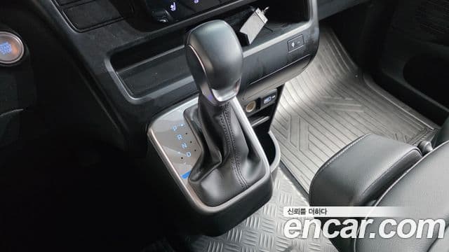 Hyundai Staria 2023 — Фото 9/20