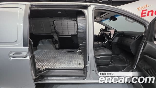 Hyundai Staria 2023 — Фото 18/20
