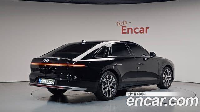 Hyundai Grandeur 2023 — ფოტო 2/20