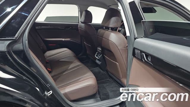 Hyundai Grandeur 2023 — ფოტო 11/20