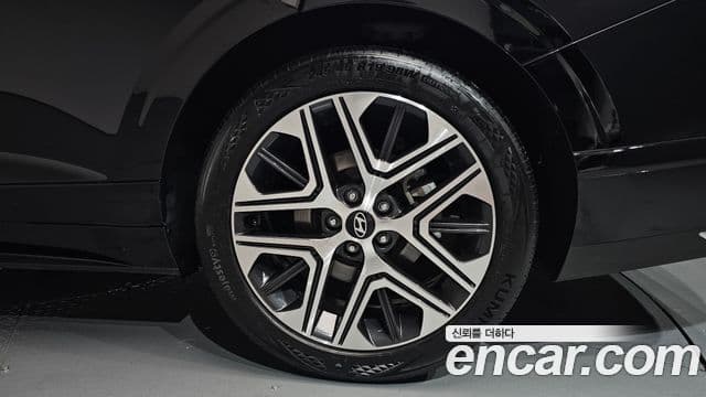 Hyundai Grandeur Hybrid 2023 — Photo 9/35
